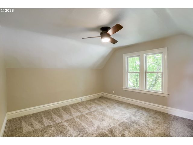 904 Se 70TH Ave, Portland, OR 97215