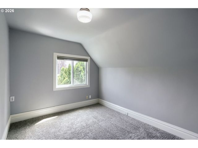 904 Se 70TH Ave, Portland, OR 97215