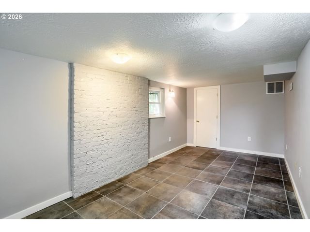 904 Se 70TH Ave, Portland, OR 97215