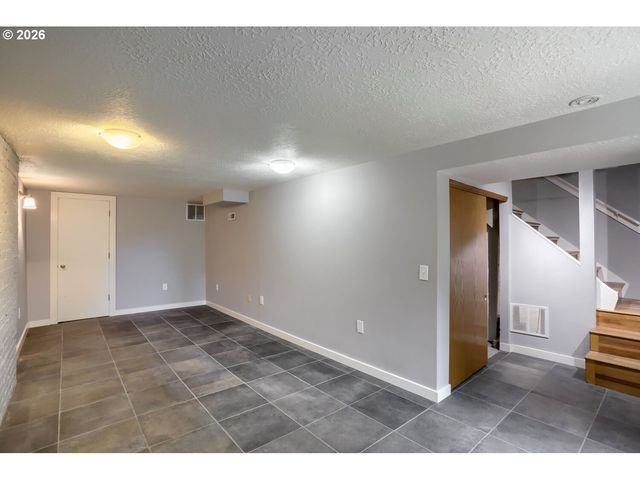 904 Se 70TH Ave, Portland, OR 97215
