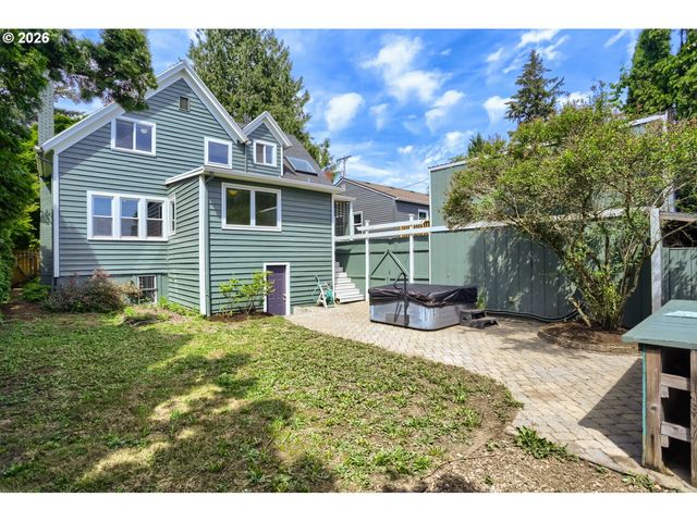 904 Se 70TH Ave, Portland, OR 97215