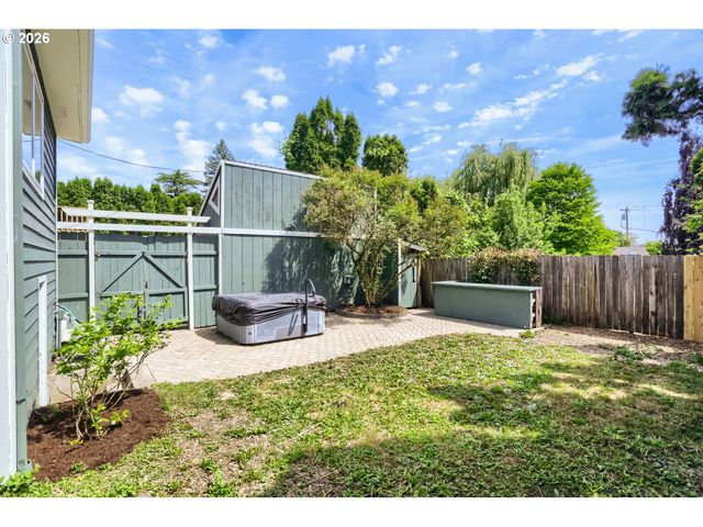 904 Se 70TH Ave, Portland, OR 97215