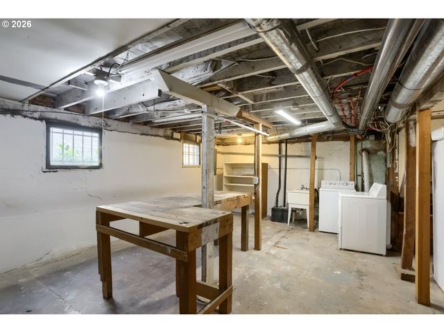 904 Se 70TH Ave, Portland, OR 97215