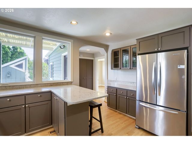 904 Se 70TH Ave, Portland, OR 97215