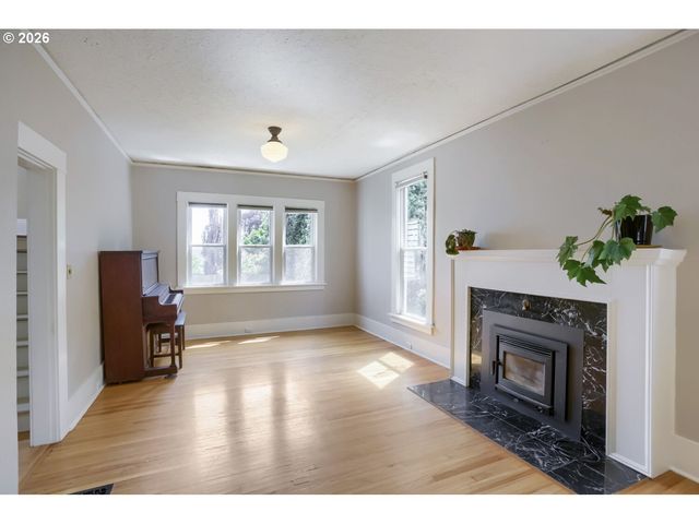 904 Se 70TH Ave, Portland, OR 97215