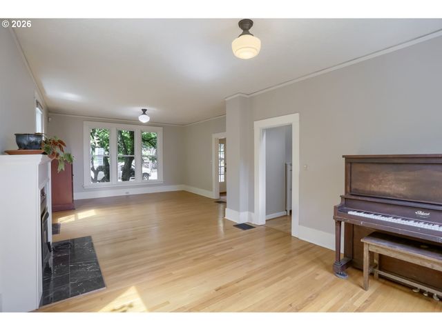 904 Se 70TH Ave, Portland, OR 97215