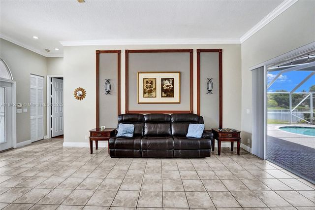 10828 NW 5th St, Plantation, FL 33324