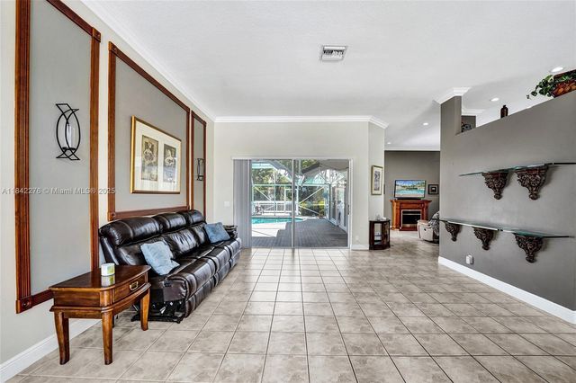 10828 NW 5th St, Plantation, FL 33324