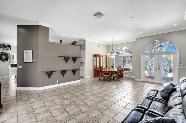 10828 NW 5th St, Plantation, FL 33324