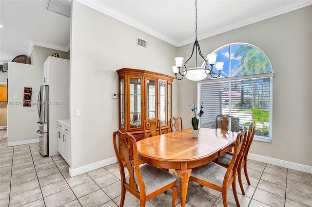 10828 NW 5th St, Plantation, FL 33324