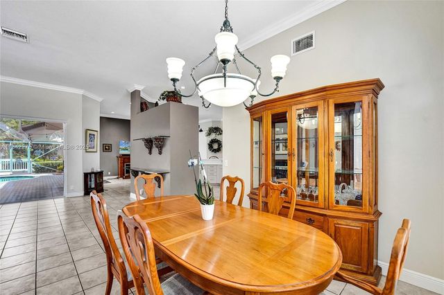10828 NW 5th St, Plantation, FL 33324