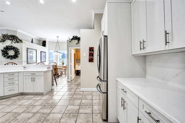10828 NW 5th St, Plantation, FL 33324