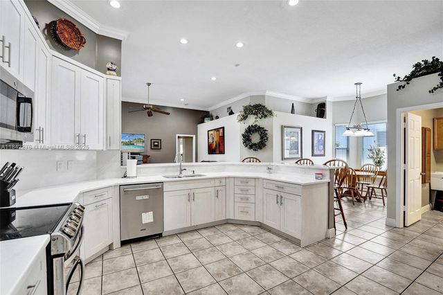 10828 NW 5th St, Plantation, FL 33324