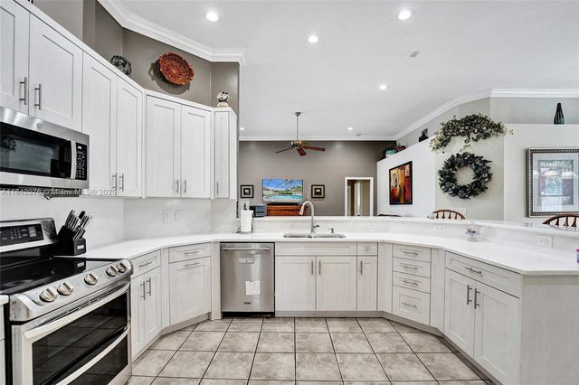 10828 NW 5th St, Plantation, FL 33324