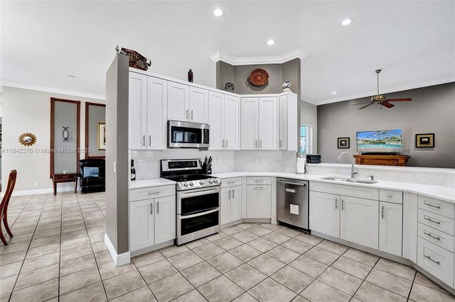 10828 NW 5th St, Plantation, FL 33324