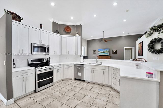 10828 NW 5th St, Plantation, FL 33324