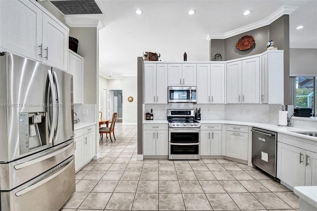 10828 NW 5th St, Plantation, FL 33324