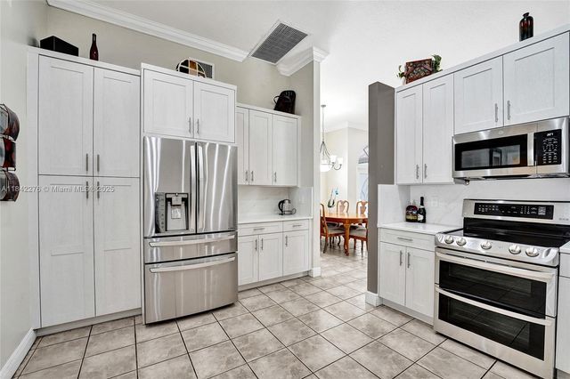 10828 NW 5th St, Plantation, FL 33324