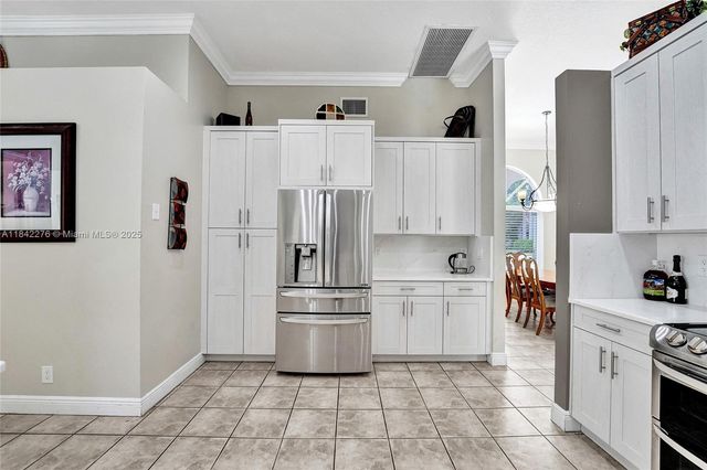 10828 NW 5th St, Plantation, FL 33324