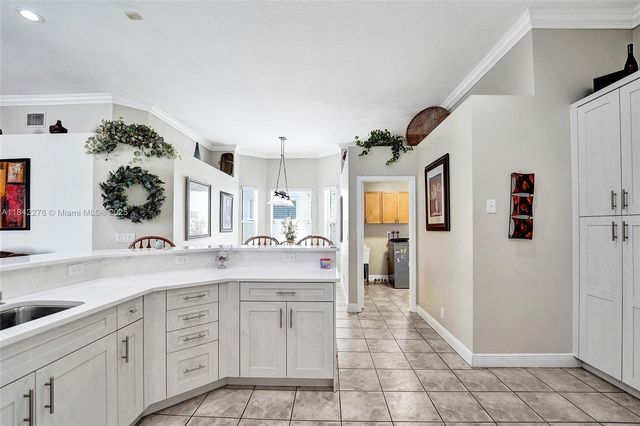 10828 NW 5th St, Plantation, FL 33324