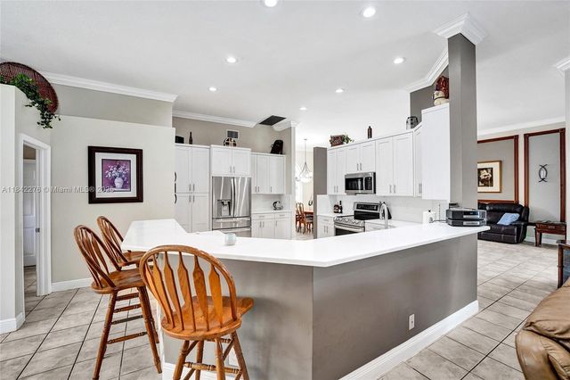 10828 NW 5th St, Plantation, FL 33324