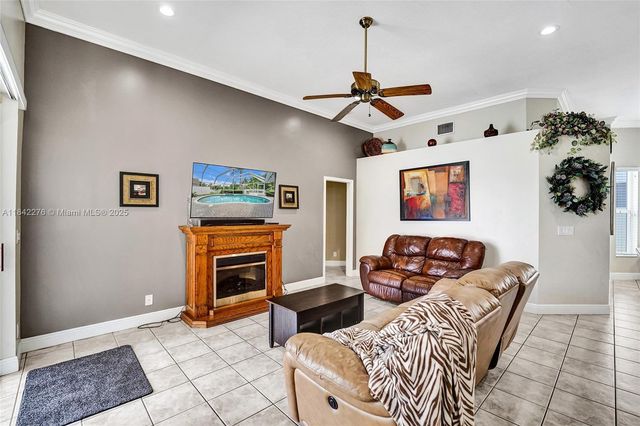 10828 NW 5th St, Plantation, FL 33324