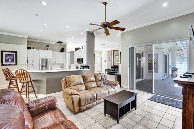 10828 NW 5th St, Plantation, FL 33324