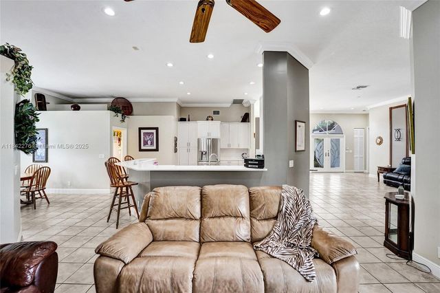 10828 NW 5th St, Plantation, FL 33324