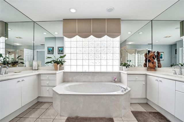 10828 NW 5th St, Plantation, FL 33324