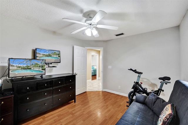 10828 NW 5th St, Plantation, FL 33324