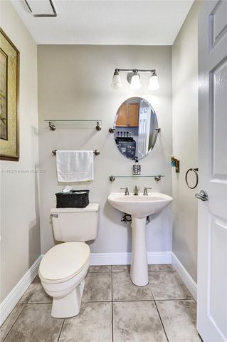 10828 NW 5th St, Plantation, FL 33324