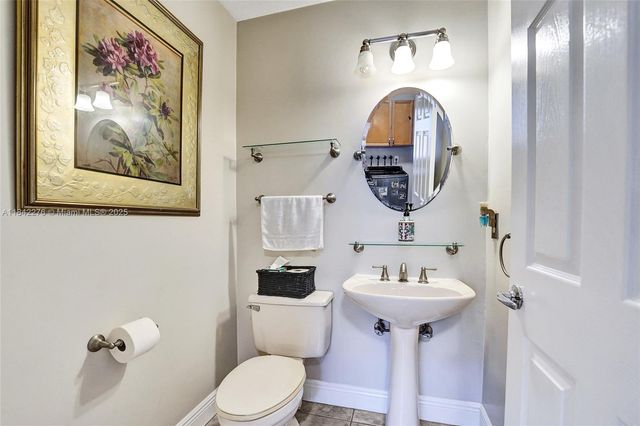 10828 NW 5th St, Plantation, FL 33324