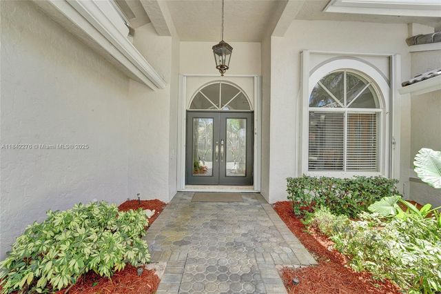 10828 NW 5th St, Plantation, FL 33324