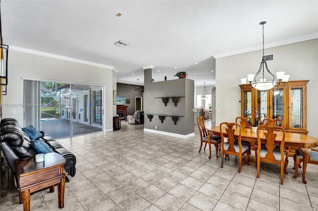 10828 NW 5th St, Plantation, FL 33324