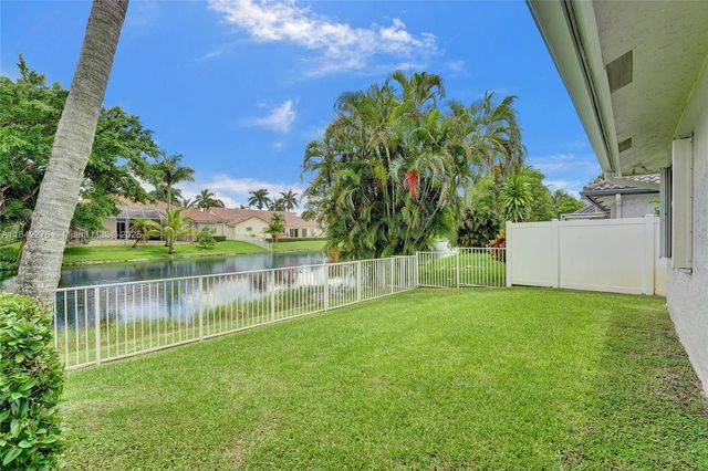 10828 NW 5th St, Plantation, FL 33324