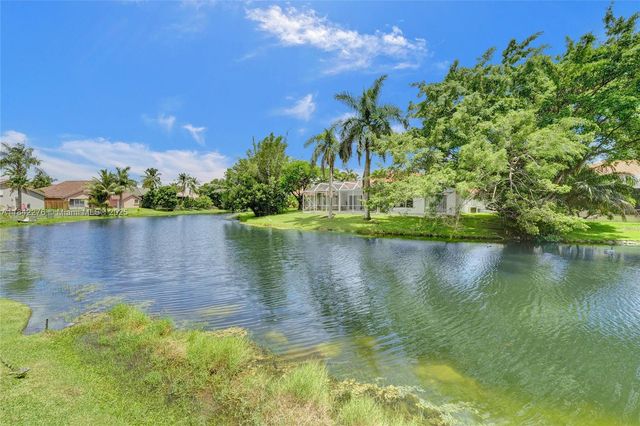 10828 NW 5th St, Plantation, FL 33324