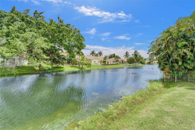 10828 NW 5th St, Plantation, FL 33324