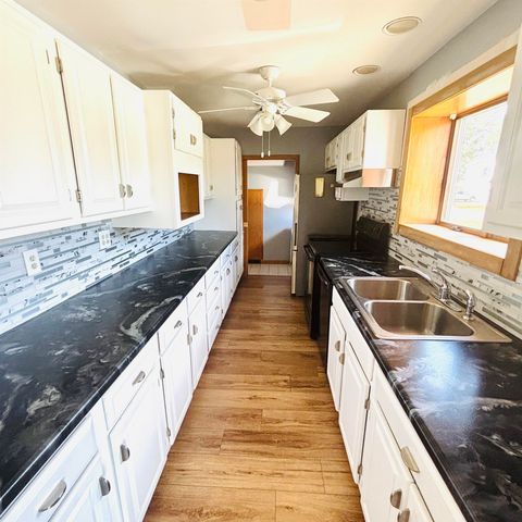 141 Bay Shore Drive, Bay City, MI 48706