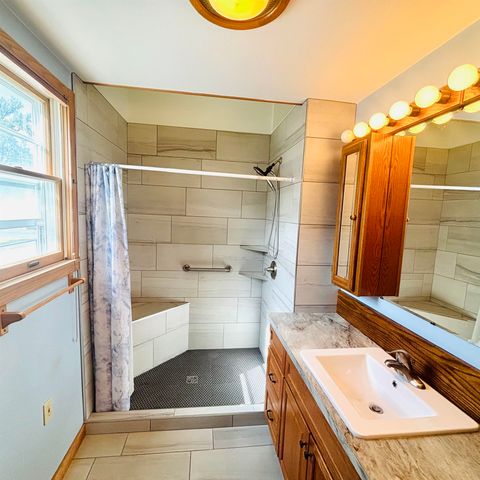 141 Bay Shore Drive, Bay City, MI 48706