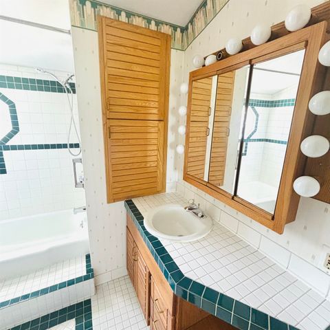 141 Bay Shore Drive, Bay City, MI 48706