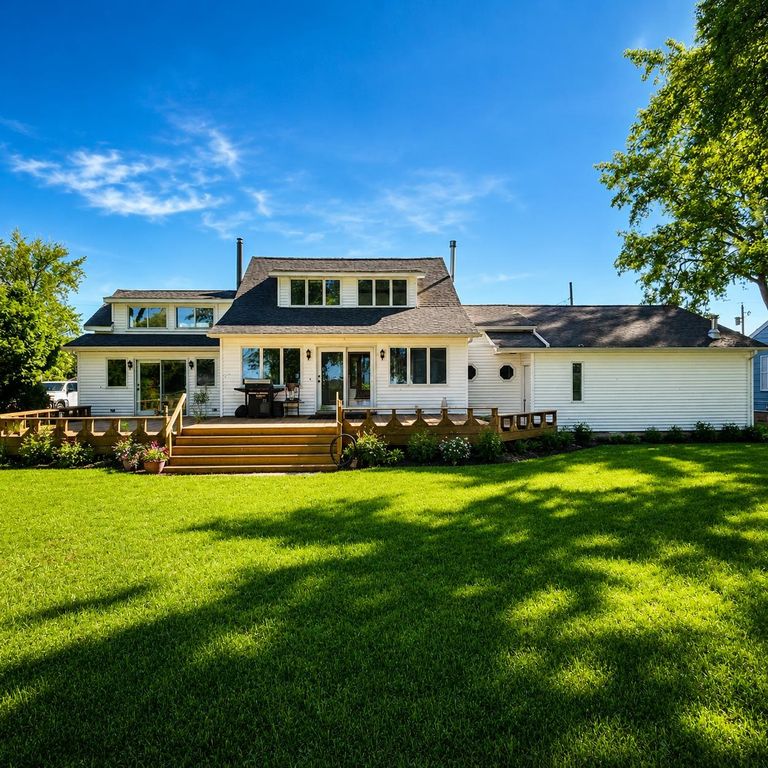 141 Bay Shore Drive, Bay City, MI 48706