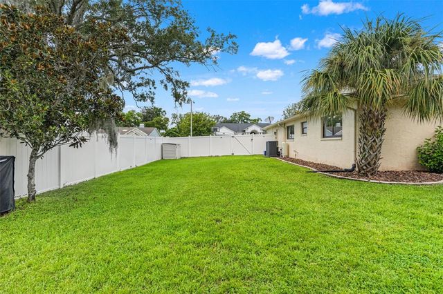 11201 RAINBOW WOODS LOOP, Spring Hill, FL 34609