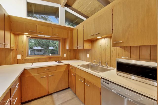 967 N Robin Rd, Wichita, KS 67212