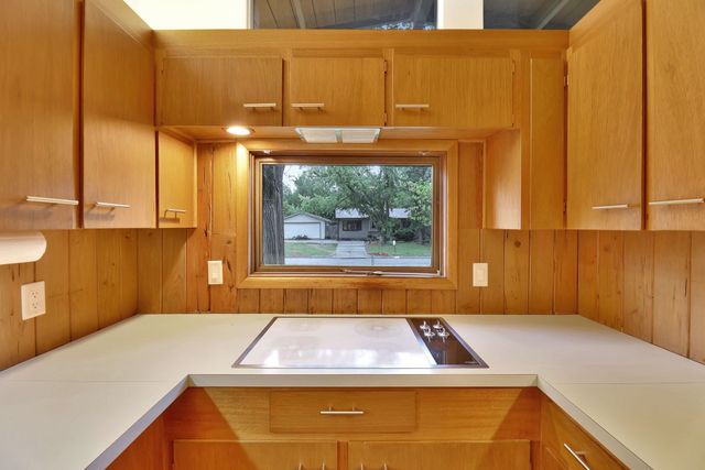 967 N Robin Rd, Wichita, KS 67212