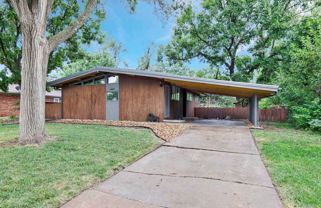 967 N Robin Rd, Wichita, KS 67212