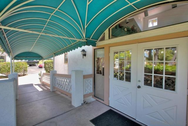 9444 Twin Trails Dr. 202, San Diego, CA 92129