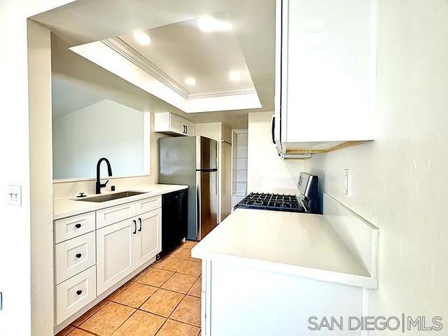 9444 Twin Trails Dr. 202, San Diego, CA 92129