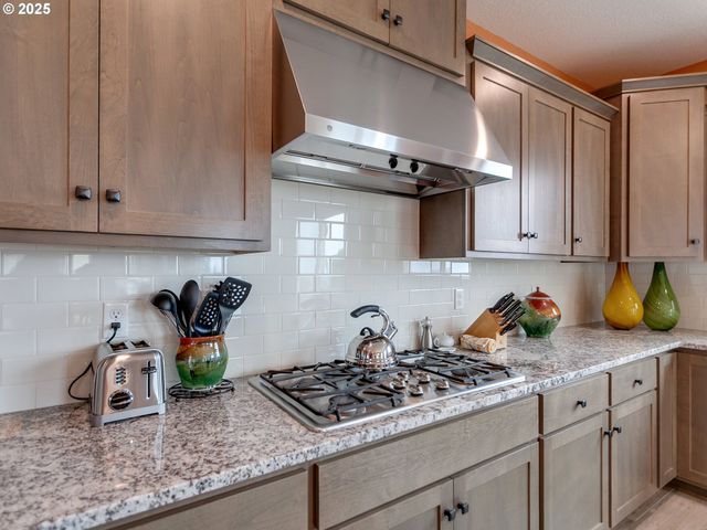 12674 Se MEADEHILL Ave, Happy Valley, OR 97086