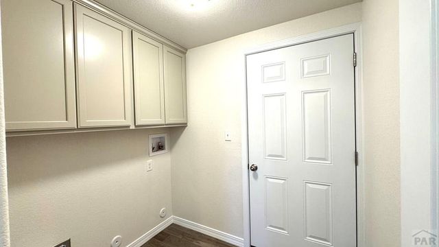 812 Thorncrest Dr, Pueblo, CO 81005