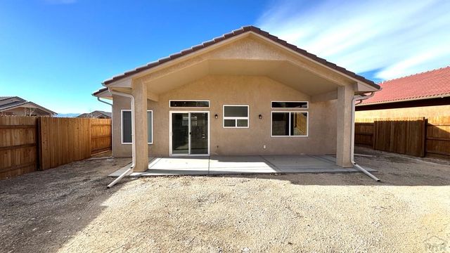 812 Thorncrest Dr, Pueblo, CO 81005